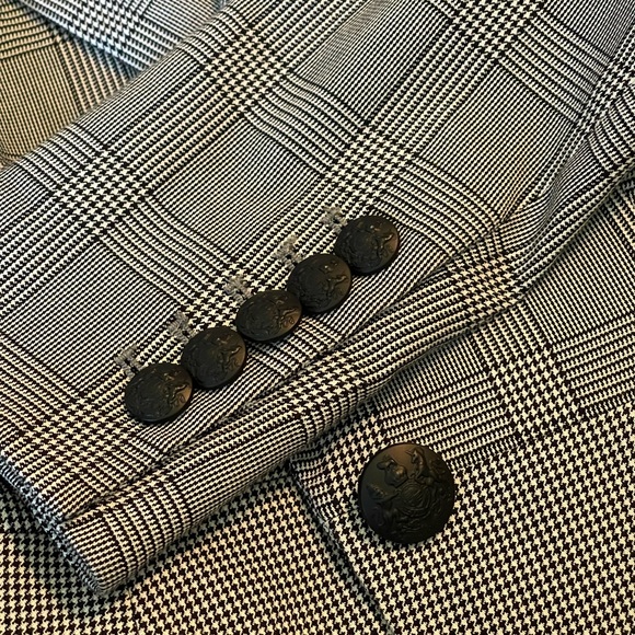 Blazer - Picture 6 of 8